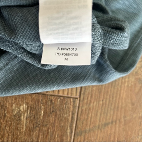 Vuori Sun Rise Crop Tank Top Medium - Picture 8 of 8